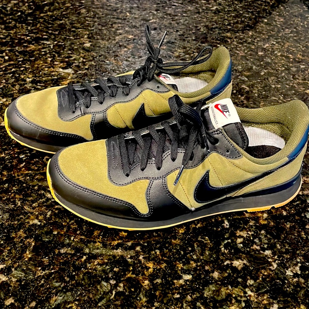 Nike Sneakers Green/Black 9.5 men’s